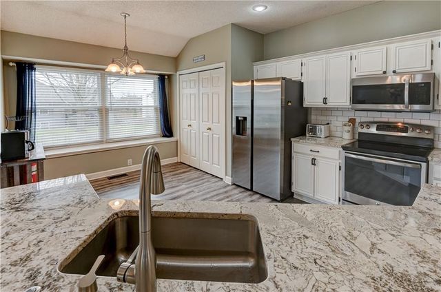 2221 SE 5th Terrace, Lee's Summit, MO 64063