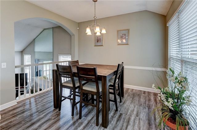 2221 SE 5th Terrace, Lee's Summit, MO 64063