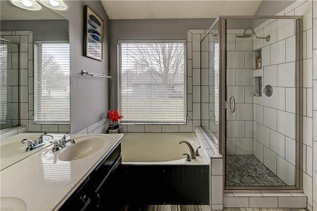 2221 SE 5th Terrace, Lee's Summit, MO 64063