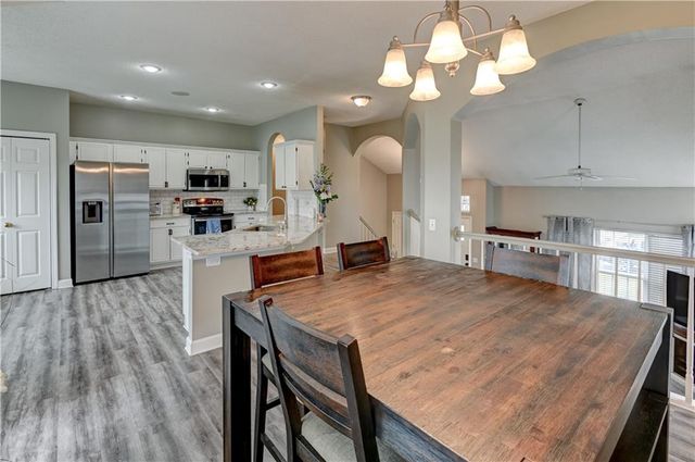 2221 SE 5th Terrace, Lee's Summit, MO 64063