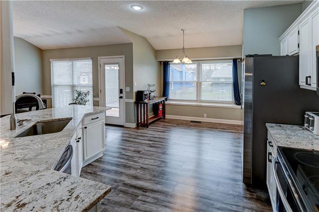 2221 SE 5th Terrace, Lee's Summit, MO 64063