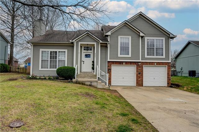 2221 SE 5th Terrace, Lee's Summit, MO 64063