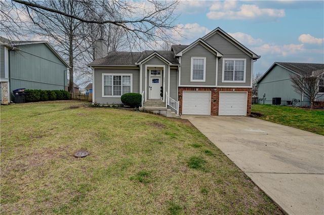 2221 SE 5th Terrace, Lee's Summit, MO 64063