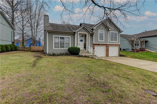 2221 SE 5th Terrace, Lee's Summit, MO 64063