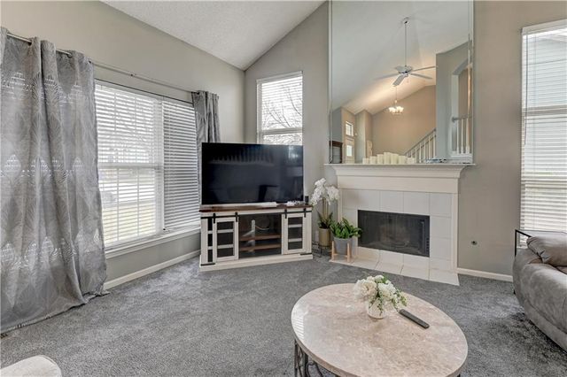 2221 SE 5th Terrace, Lee's Summit, MO 64063