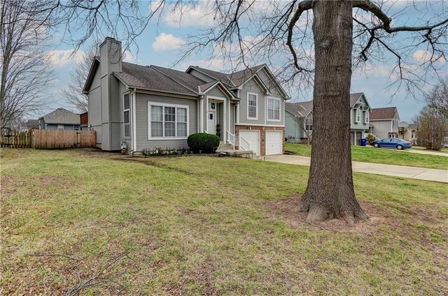 2221 SE 5th Terrace, Lee's Summit, MO 64063
