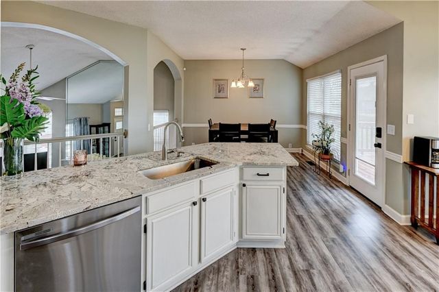 2221 SE 5th Terrace, Lee's Summit, MO 64063