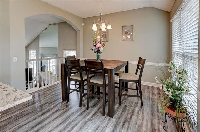 2221 SE 5th Terrace, Lee's Summit, MO 64063