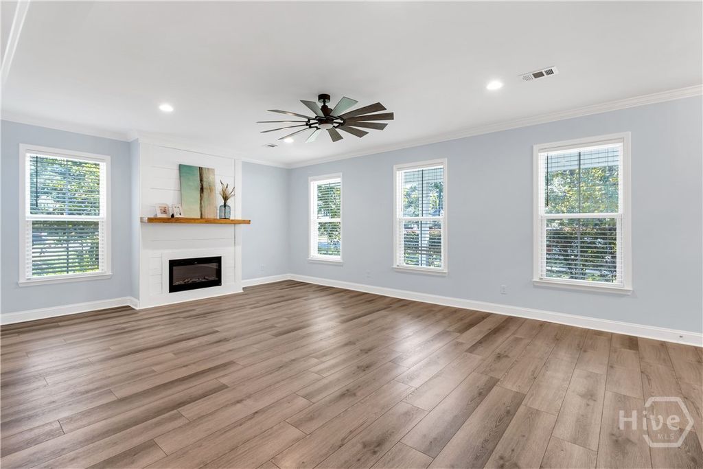 Image 11 of property listing at 80 Washington Way, Richmond Hill, GA 31324