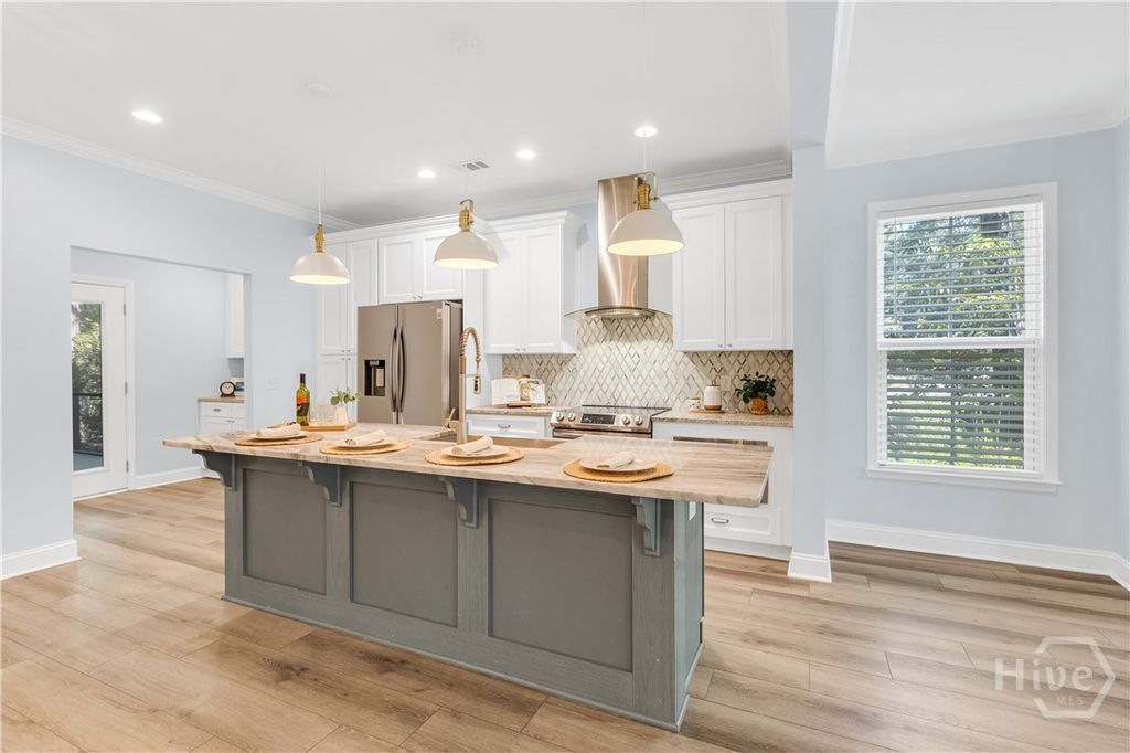 Image 18 of property listing at 80 Washington Way, Richmond Hill, GA 31324