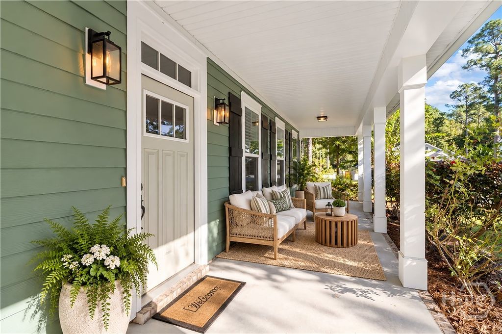 Image 7 of property listing at 80 Washington Way, Richmond Hill, GA 31324