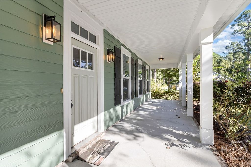 Image 8 of property listing at 80 Washington Way, Richmond Hill, GA 31324