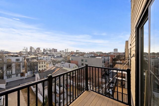 205 Maverick Street 507, Boston, MA 02128