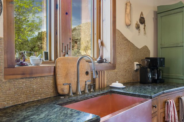 18 Cedar Hill Road NE, Albuquerque, NM 87122