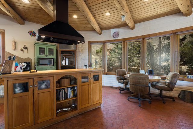 18 Cedar Hill Road NE, Albuquerque, NM 87122