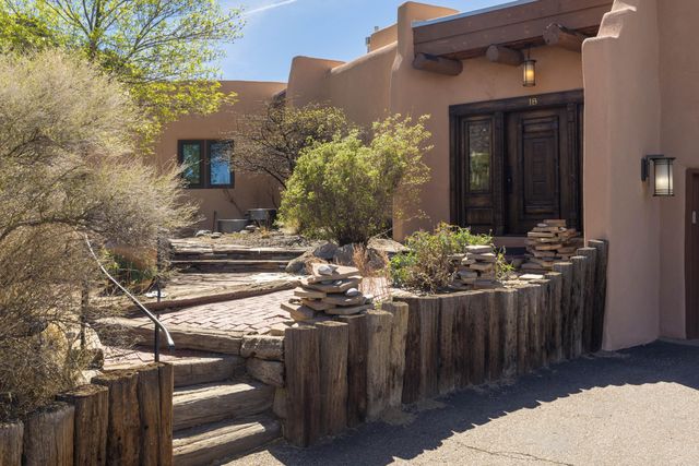 18 Cedar Hill Road NE, Albuquerque, NM 87122