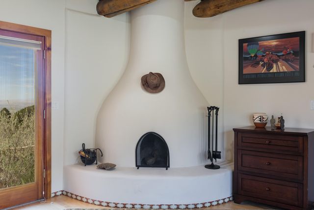 18 Cedar Hill Road NE, Albuquerque, NM 87122