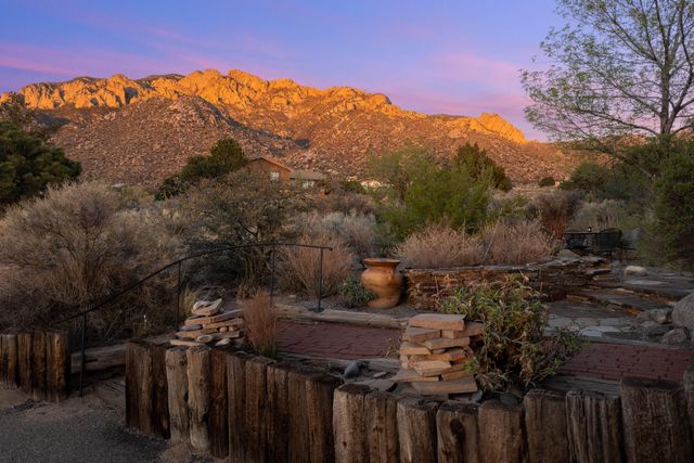 18 Cedar Hill Road NE, Albuquerque, NM 87122