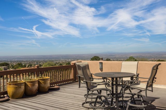 18 Cedar Hill Road NE, Albuquerque, NM 87122