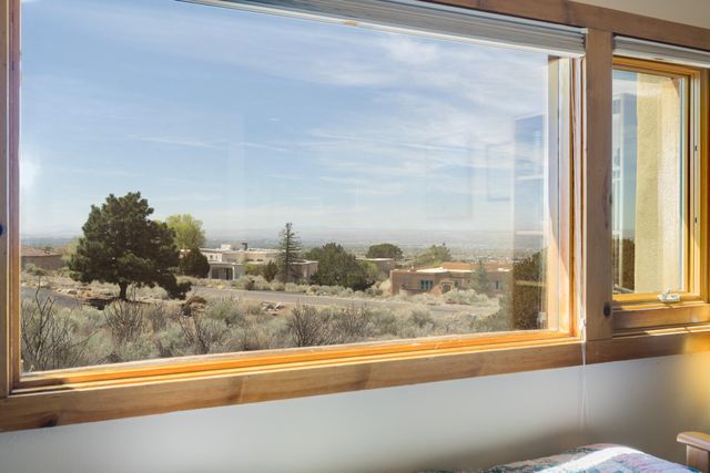 18 Cedar Hill Road NE, Albuquerque, NM 87122