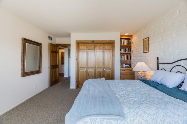 18 Cedar Hill Road NE, Albuquerque, NM 87122
