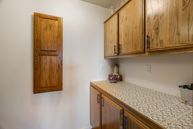18 Cedar Hill Road NE, Albuquerque, NM 87122