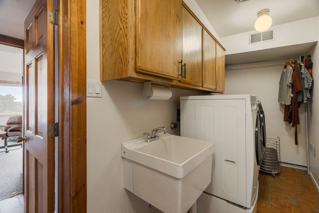 18 Cedar Hill Road NE, Albuquerque, NM 87122
