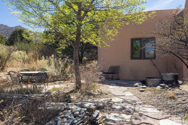 18 Cedar Hill Road NE, Albuquerque, NM 87122