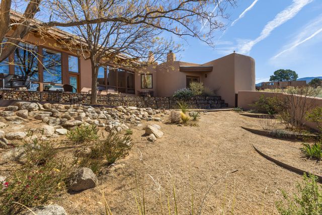18 Cedar Hill Road NE, Albuquerque, NM 87122