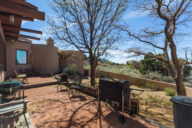 18 Cedar Hill Road NE, Albuquerque, NM 87122