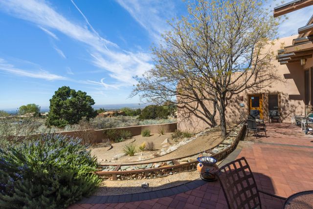 18 Cedar Hill Road NE, Albuquerque, NM 87122