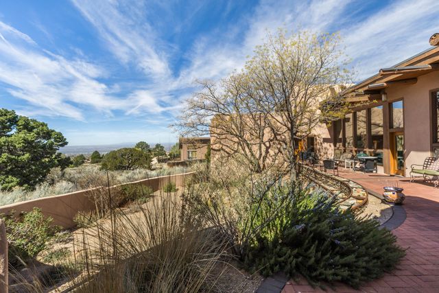 18 Cedar Hill Road NE, Albuquerque, NM 87122