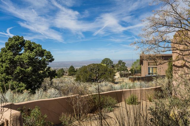 18 Cedar Hill Road NE, Albuquerque, NM 87122