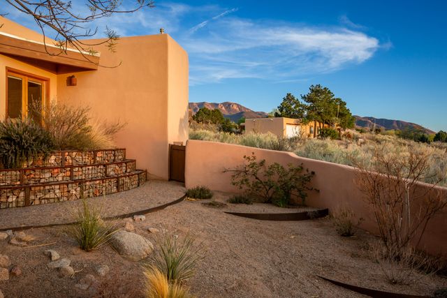 18 Cedar Hill Road NE, Albuquerque, NM 87122