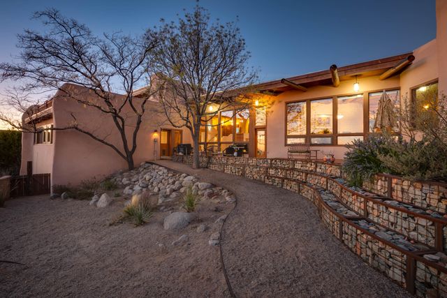 18 Cedar Hill Road NE, Albuquerque, NM 87122