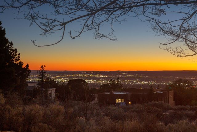 18 Cedar Hill Road NE, Albuquerque, NM 87122