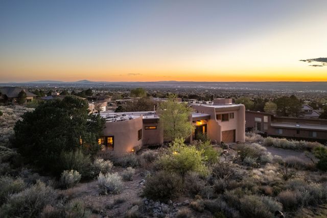 18 Cedar Hill Road NE, Albuquerque, NM 87122