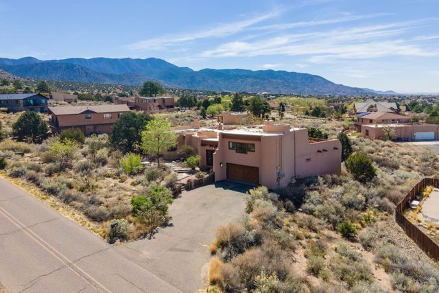 18 Cedar Hill Road NE, Albuquerque, NM 87122