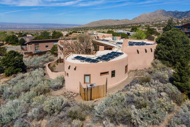 18 Cedar Hill Road NE, Albuquerque, NM 87122