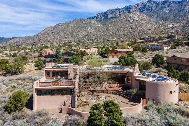 18 Cedar Hill Road NE, Albuquerque, NM 87122