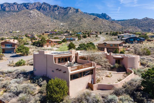 18 Cedar Hill Road NE, Albuquerque, NM 87122