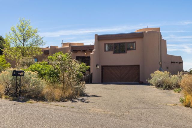 18 Cedar Hill Road NE, Albuquerque, NM 87122
