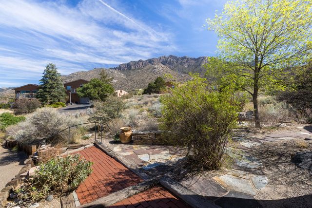 18 Cedar Hill Road NE, Albuquerque, NM 87122