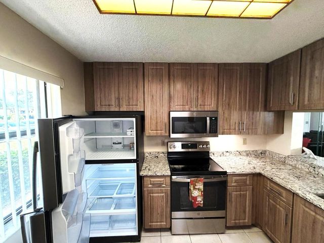 4688 E Lucerne Lakes Blvd Boulevard E 104, Lake Worth, FL 33467