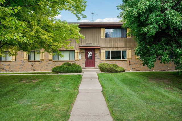 10376 W Whitnall Edge COURT #201, Franklin, WI 53132