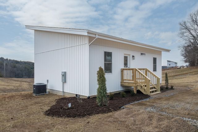 320 Grace LN, Riner, VA 24149