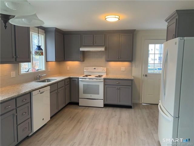 59 Dogwood Lane, Bristol, CT 06010