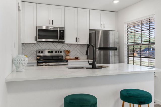 607 Magnolia ST, Bastrop, TX 78602