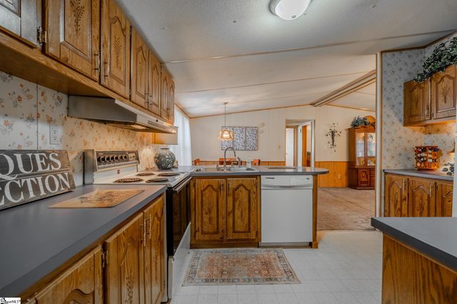 121 Kountry Lane, Walhalla, SC 29691