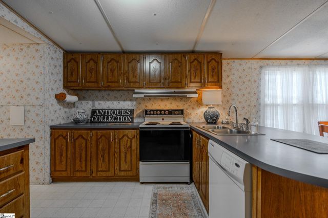 121 Kountry Lane, Walhalla, SC 29691